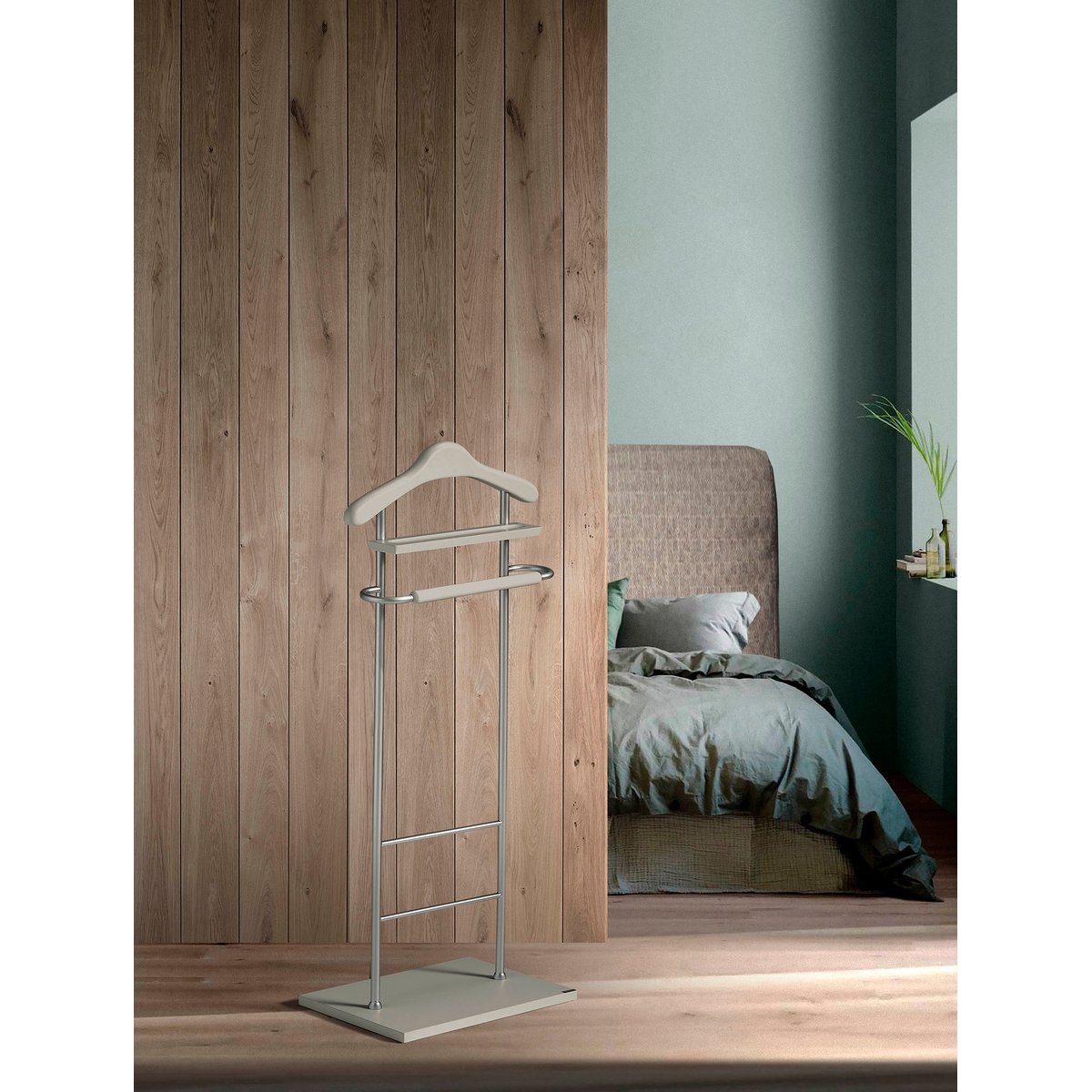 Valet de nuit en hêtre massif, ESSENCE taupe, HERDASA