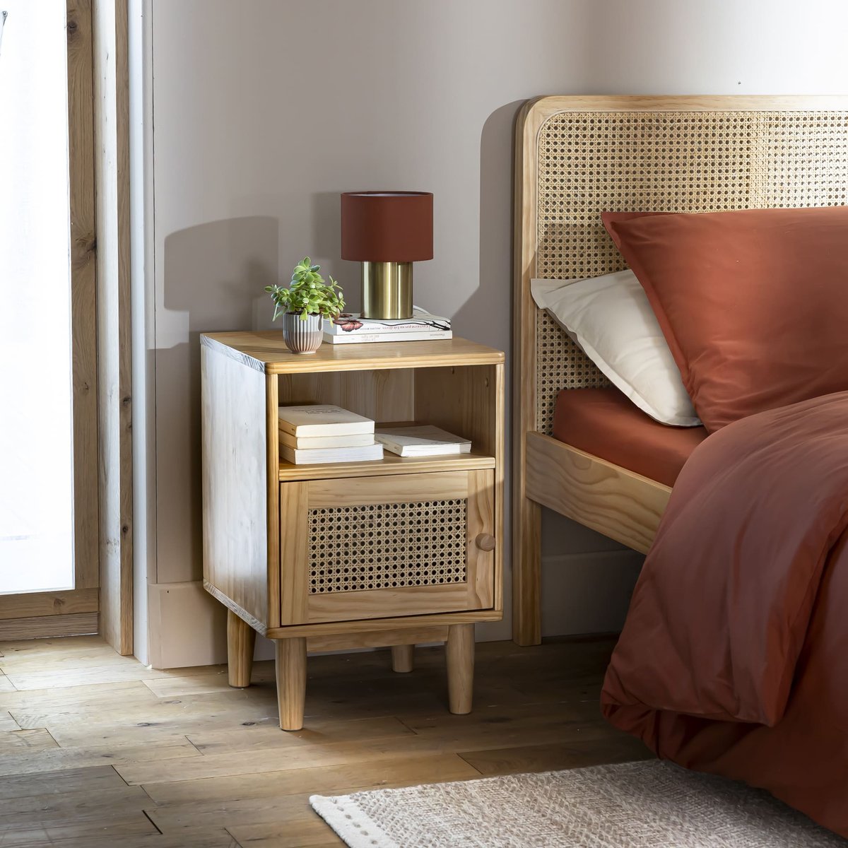 Lit en pin massif avec tête de lit et 2 chevets cannage - ANNA bois naturel, TERRE DE NUIT