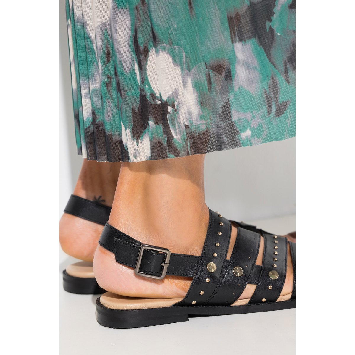 Sandales à brides. Rivets fantaisie , pied large noir, ULLA POPKEN