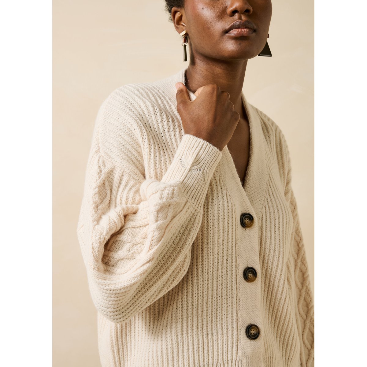 Gilet court manches longues col V ecru, LA FEE MARABOUTEE