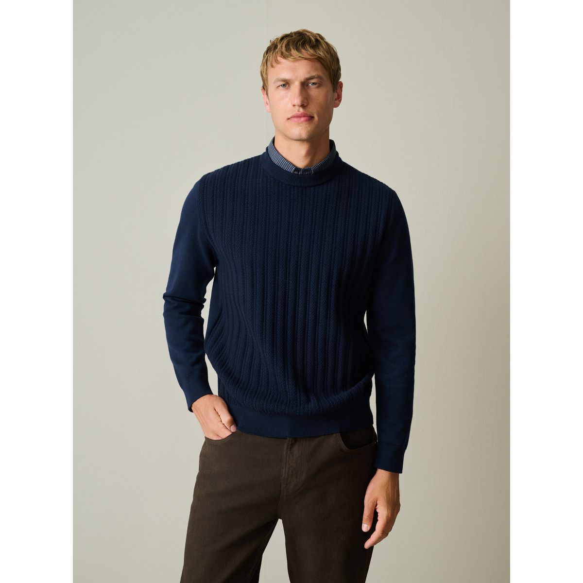 Pull standard en maille torsadée col chemise bleu marine, NEXT