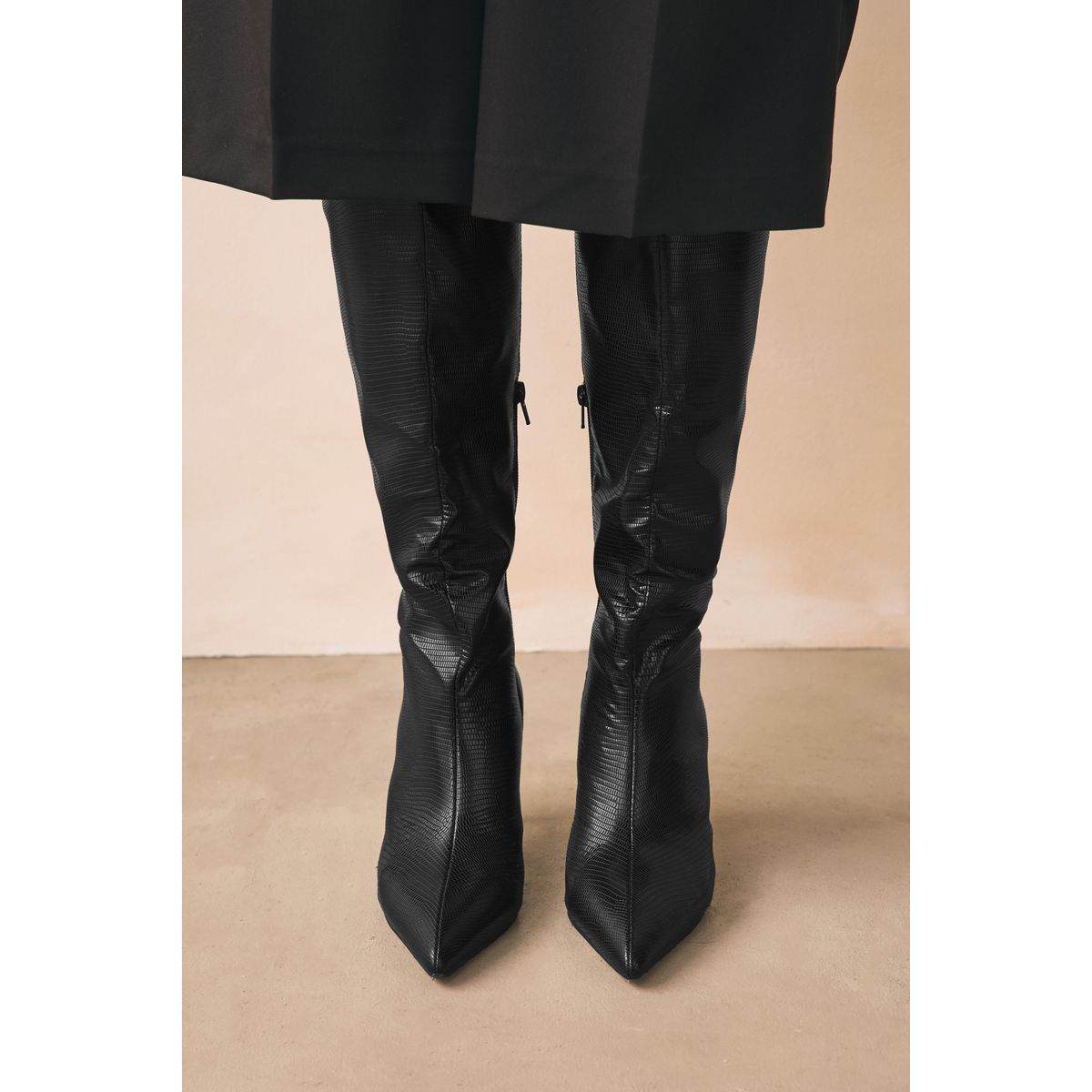 Bottes hauteur genou à talon incliné noir texturé, NEXT