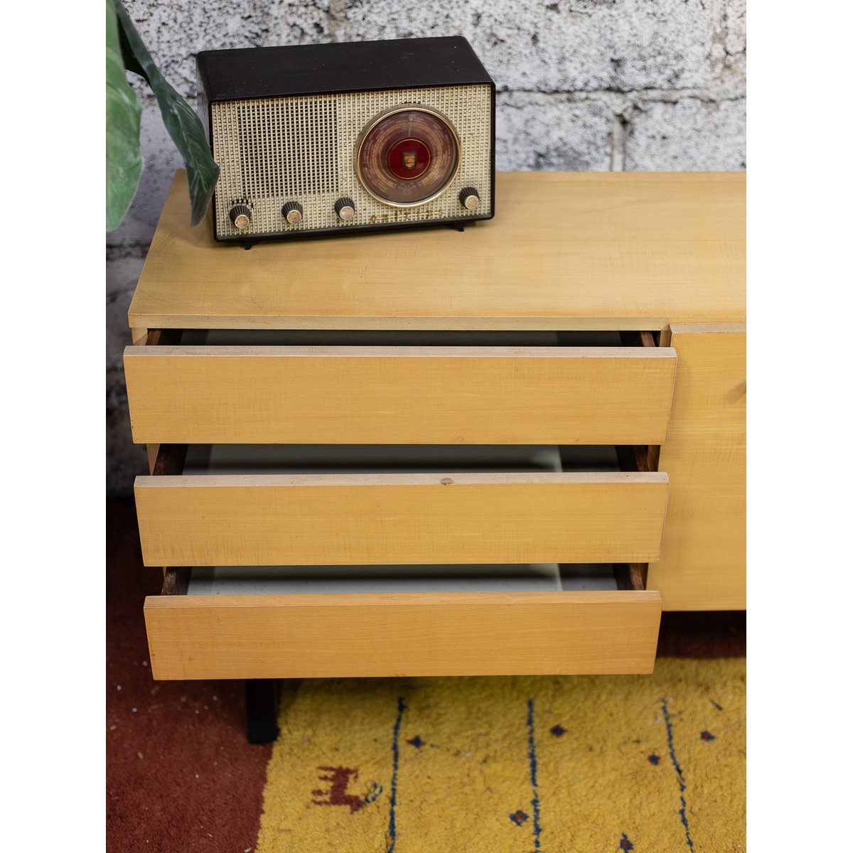 Indémodable enfilade en bois Margaret N°792 - Bon état bois clair, DEBONGOUT