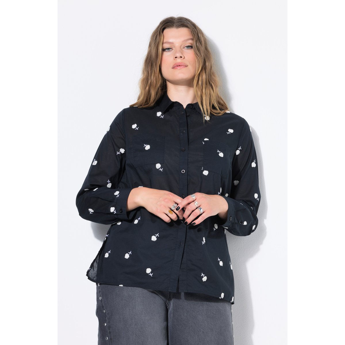 Chemisier coupe Boxy et broderie florale noir, STUDIO UNTOLD