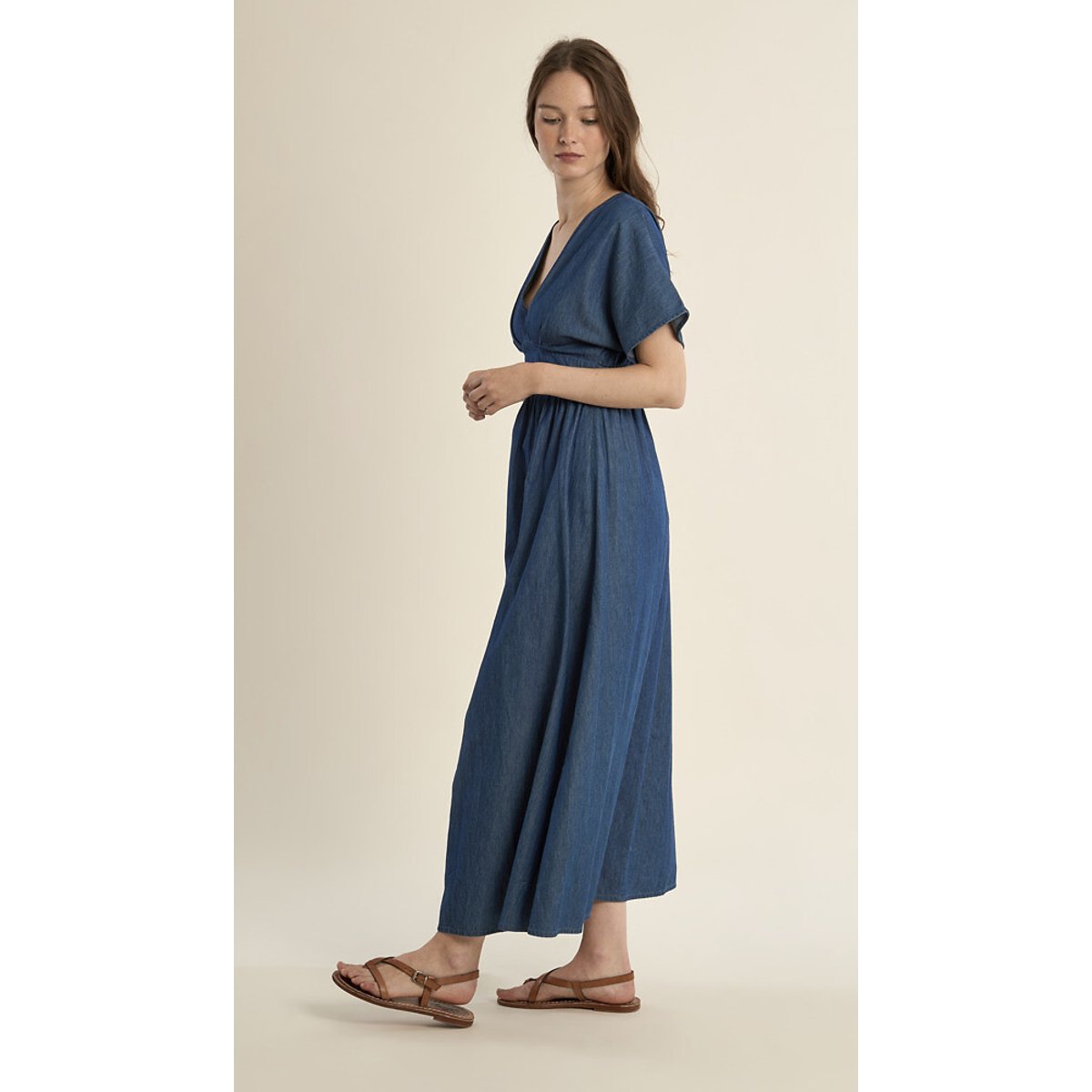 Vestido largo de manga corta y escote en pico azul oscuro, MOLLY BRACKEN