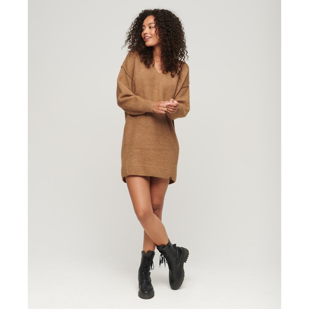 Robe pull en maille à col en V beige peau chiné, SUPERDRY