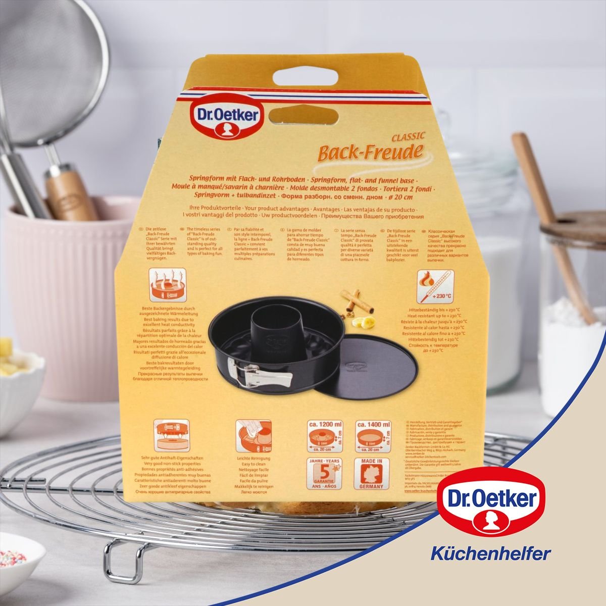 Moule à manqué à charnière avec fond à savarin 20 cm BACK FREUDE noir, DR OETKER
