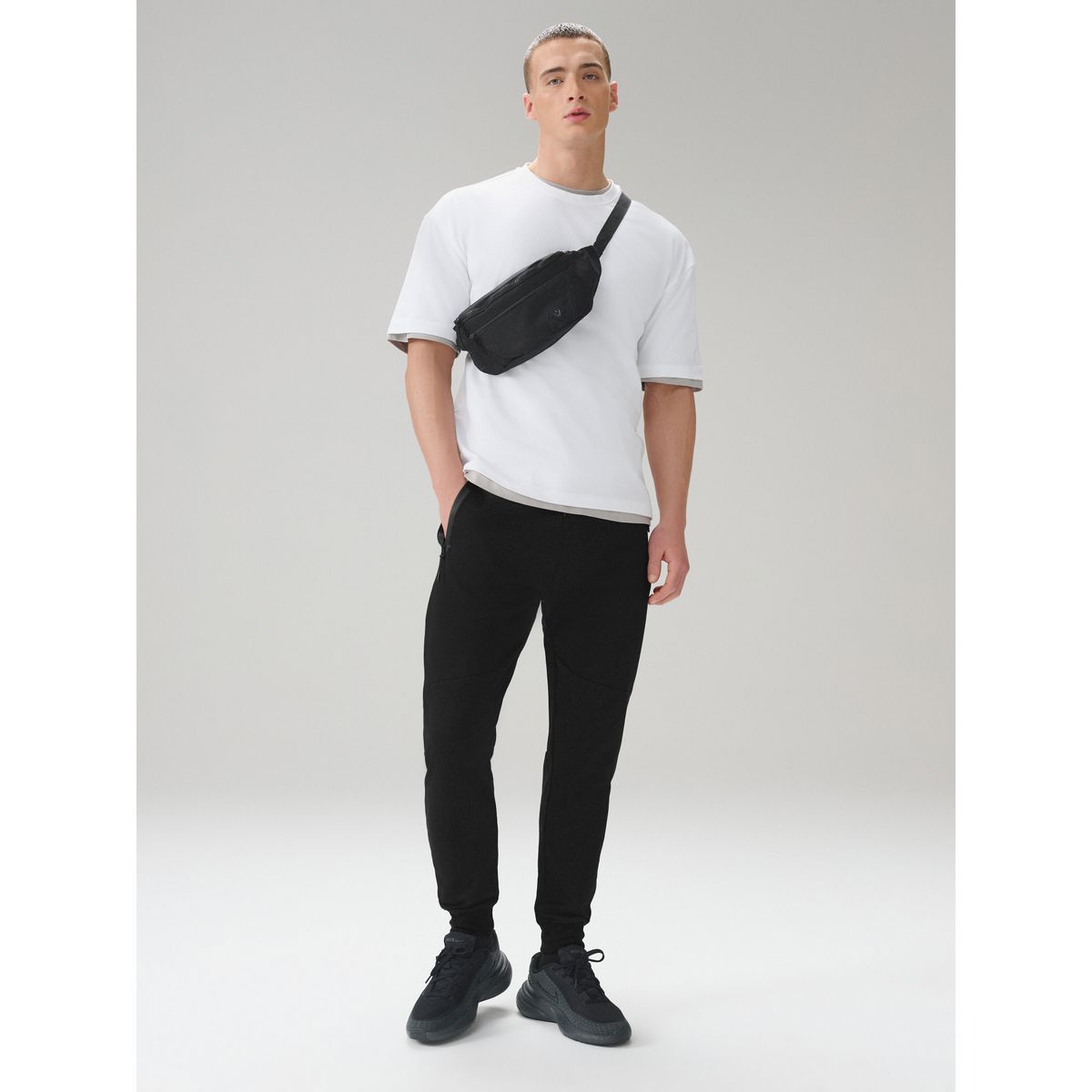 Jogging slim en maille interlock noir, NEXT