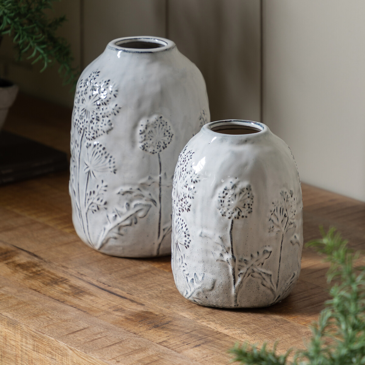 Meadow 20cm Embossed Ceramic Vase grey, ÉDITÉ