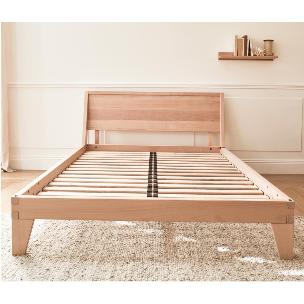 Lit avec sommier en bois massif NOVA sans tête de lit beige, KIPLI
