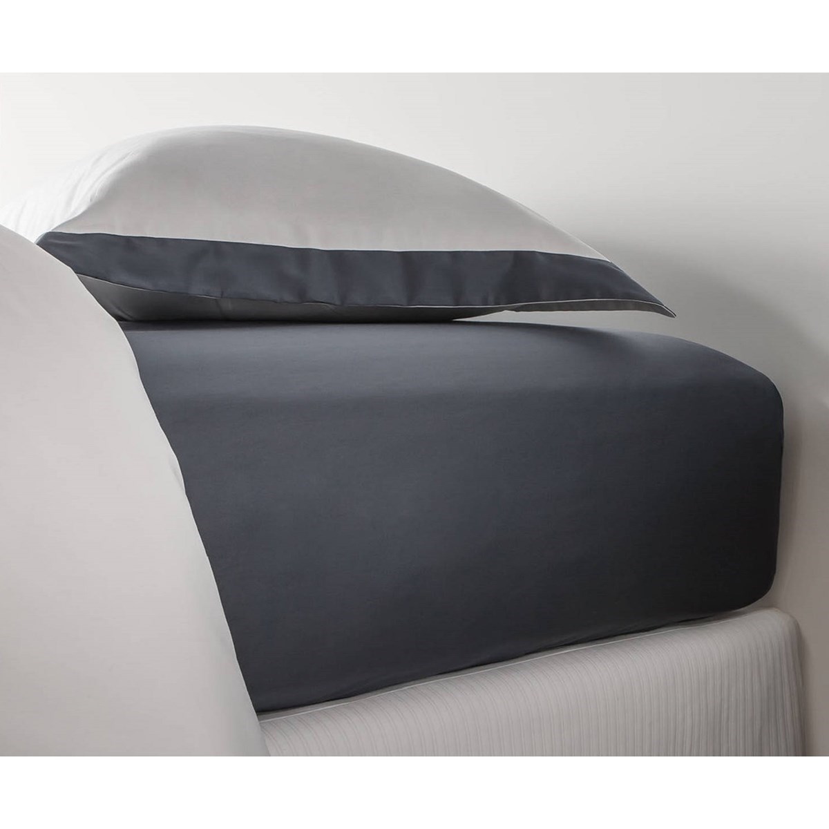 Drap housse LUXE satin de coton égyptien, bonnet 36 cm gris foncé, MPC MAISON