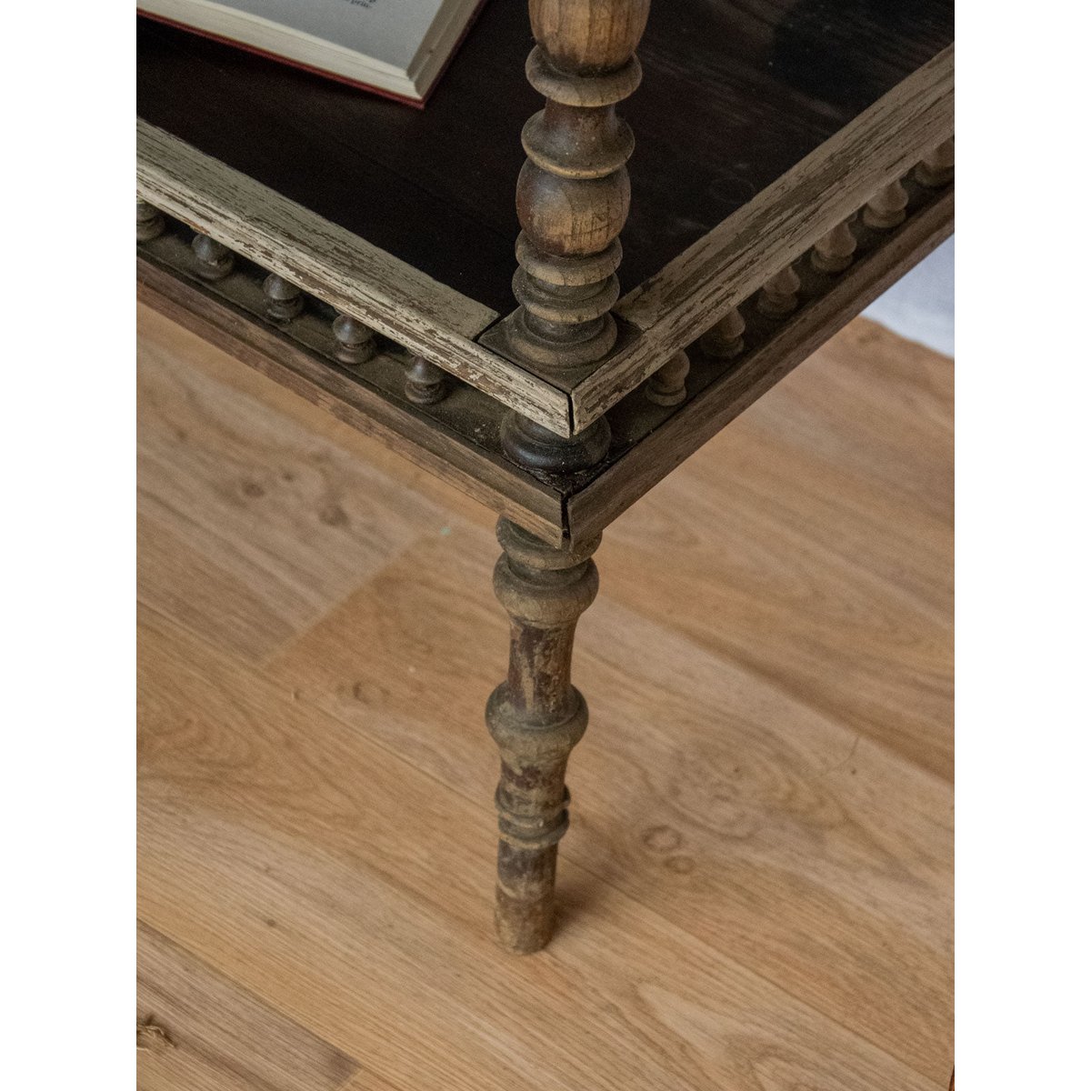 Table d'appoint en bois Francine N°612 - Bon état bois foncé, DEBONGOUT