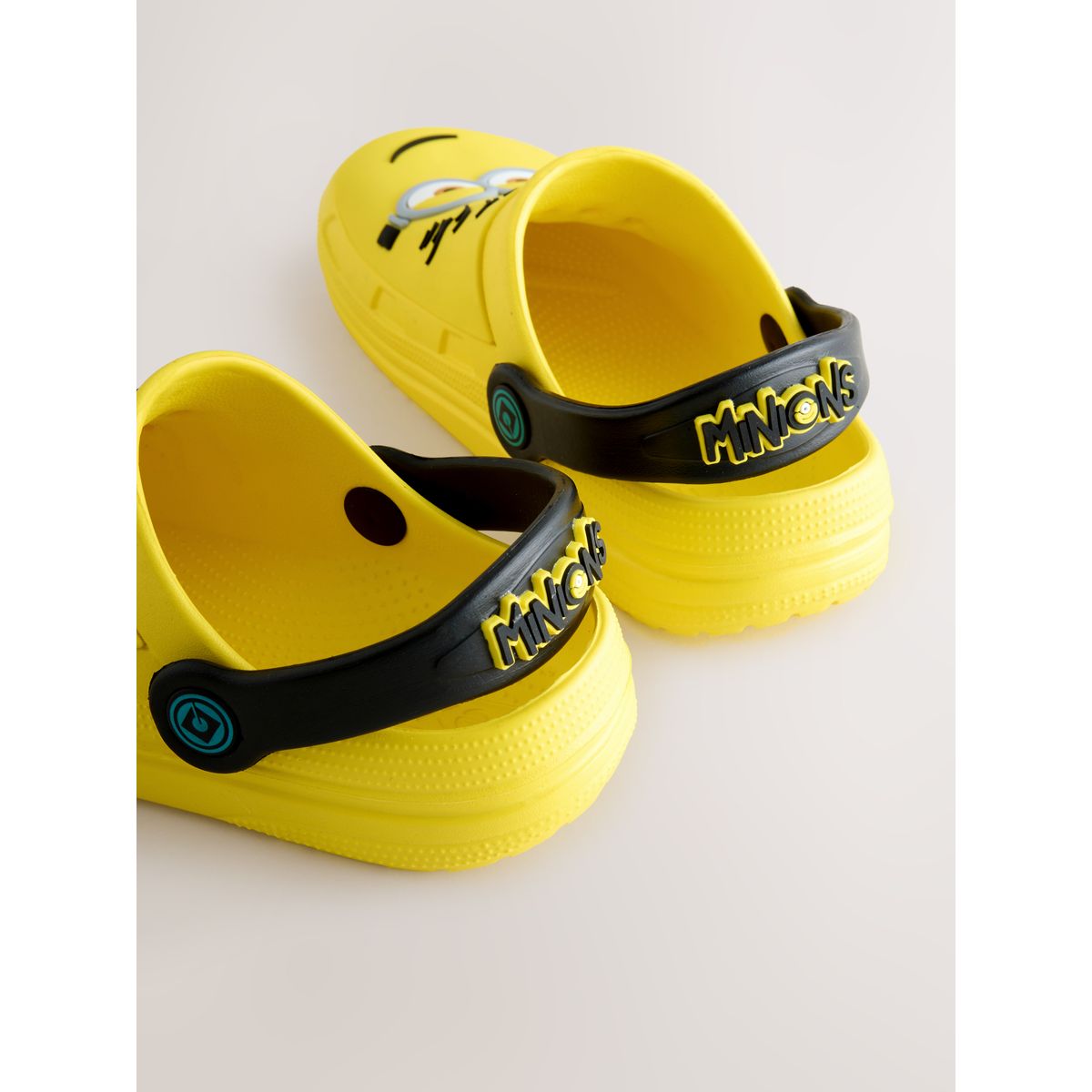 Sabots minions jaune, NEXT