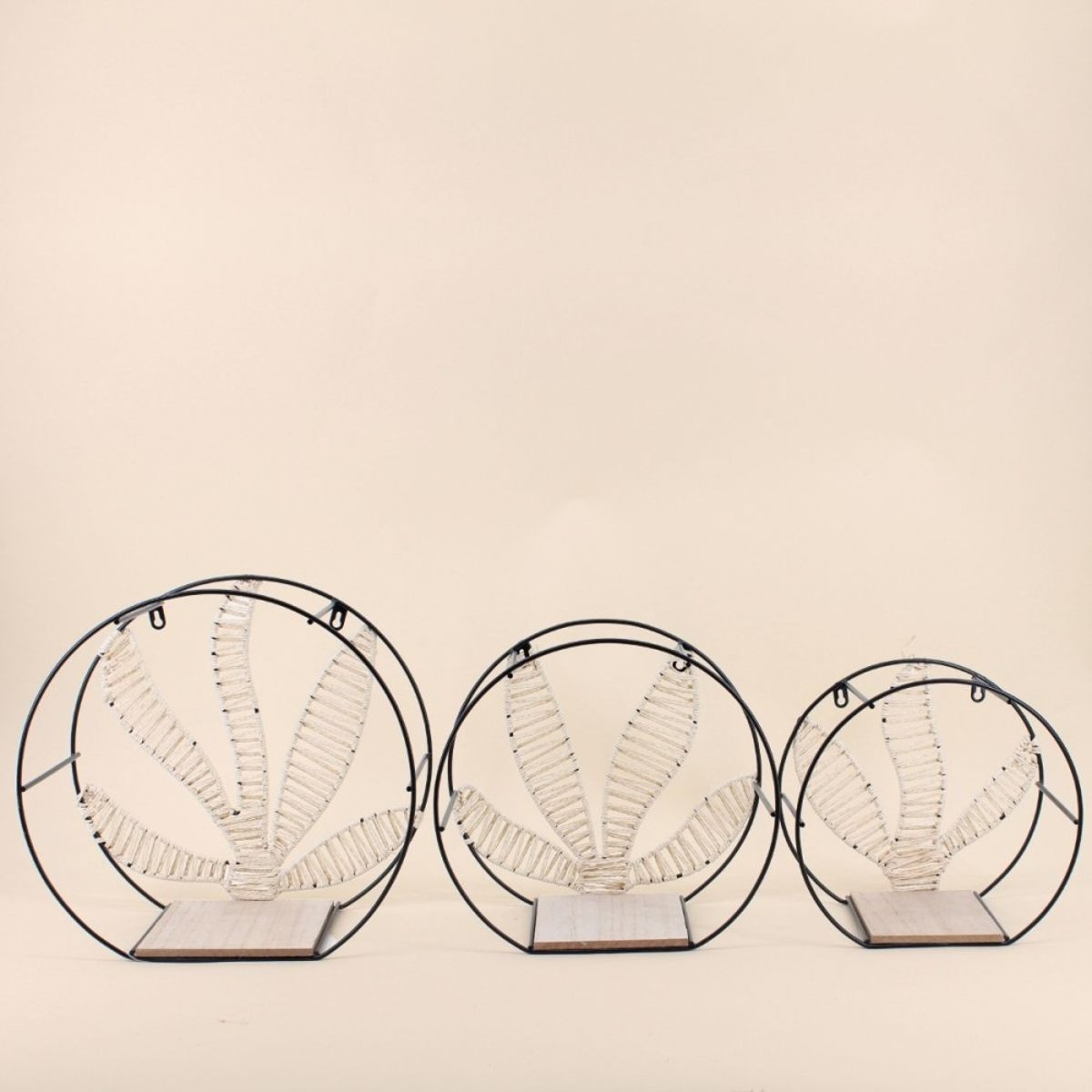 Set de 3 étagères murales forme fleur noir, ORNAMI