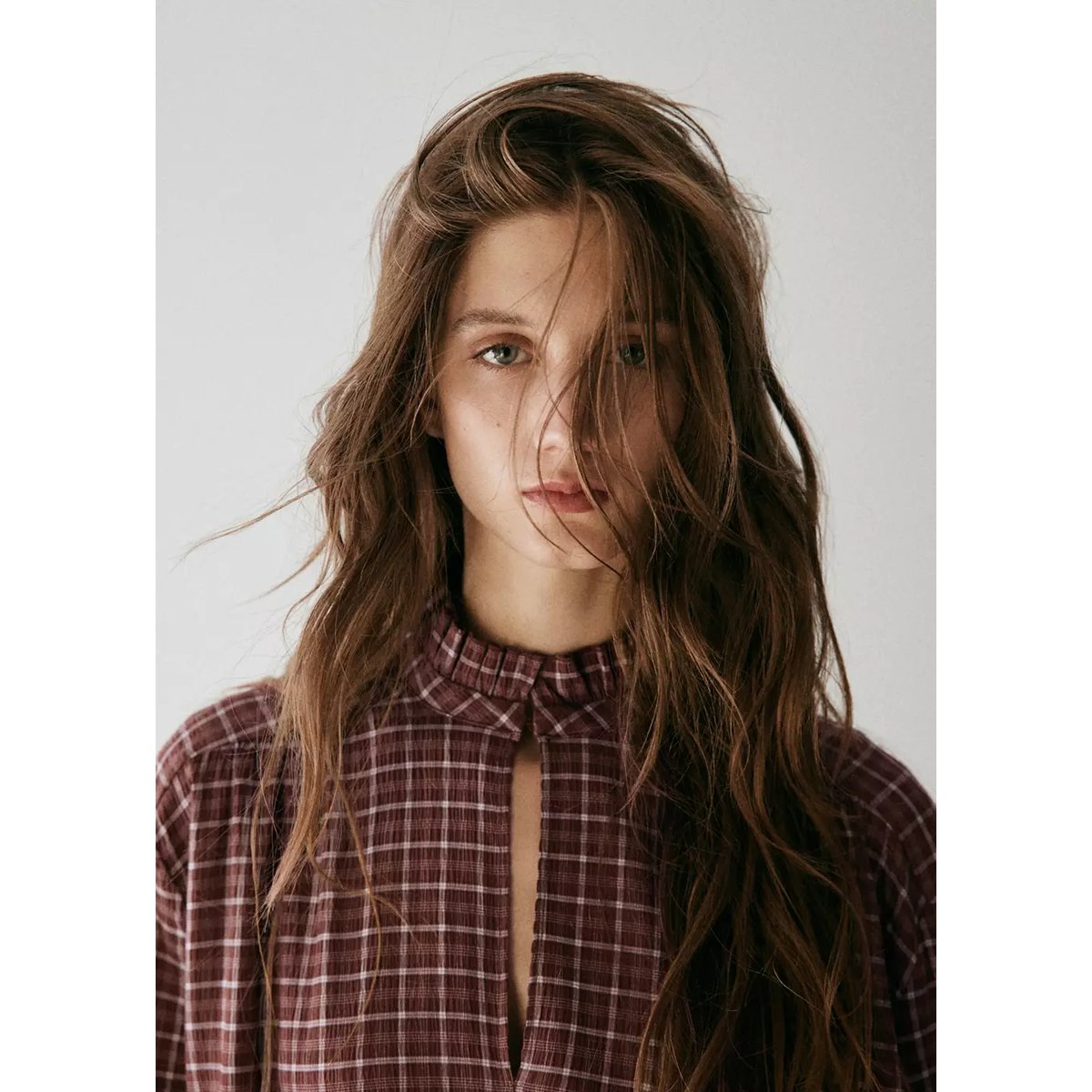 Blouse à carreaux col en V marron, MANGO