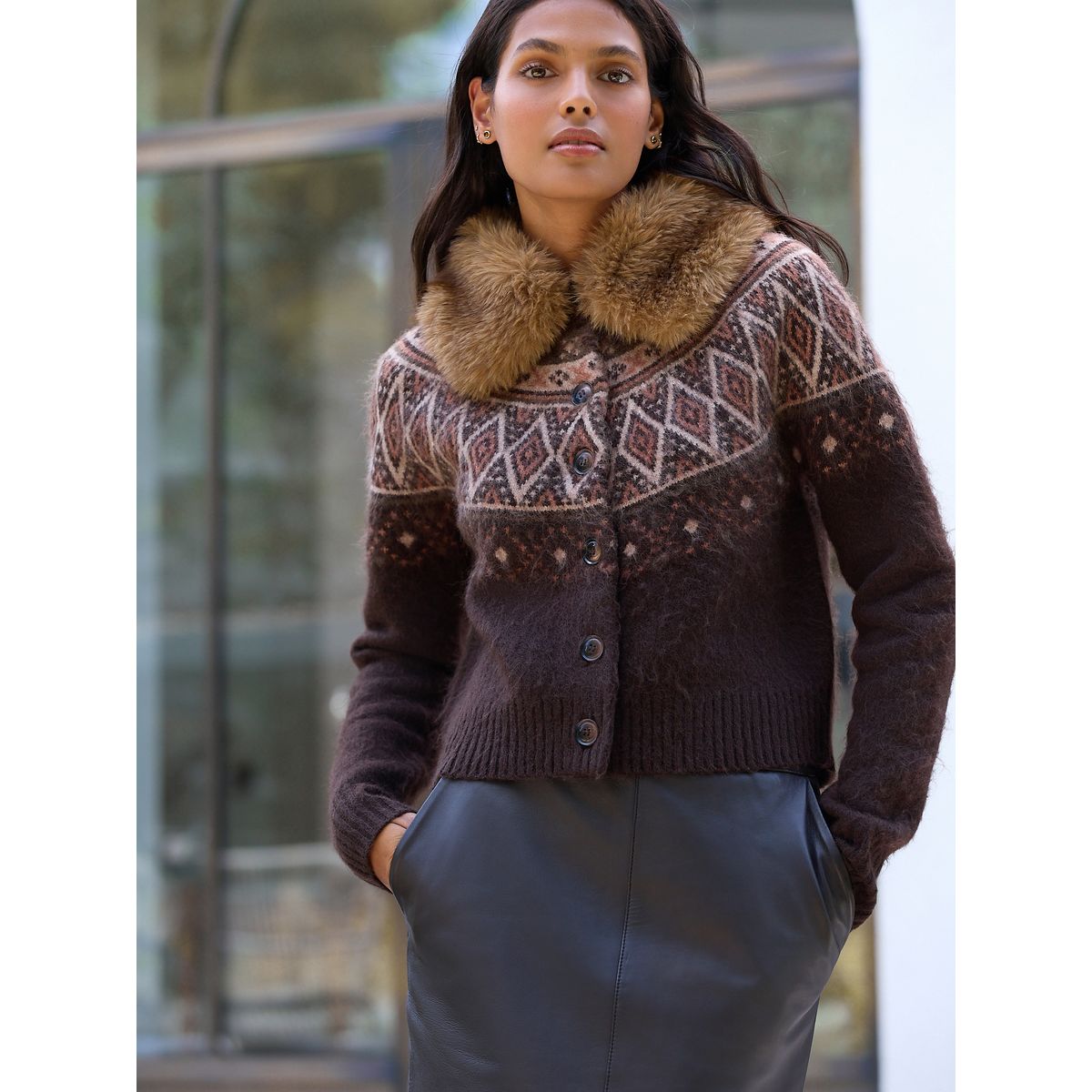 Cardigan avec col en imitation fourrure motif fairisle marron chocolat, NEXT