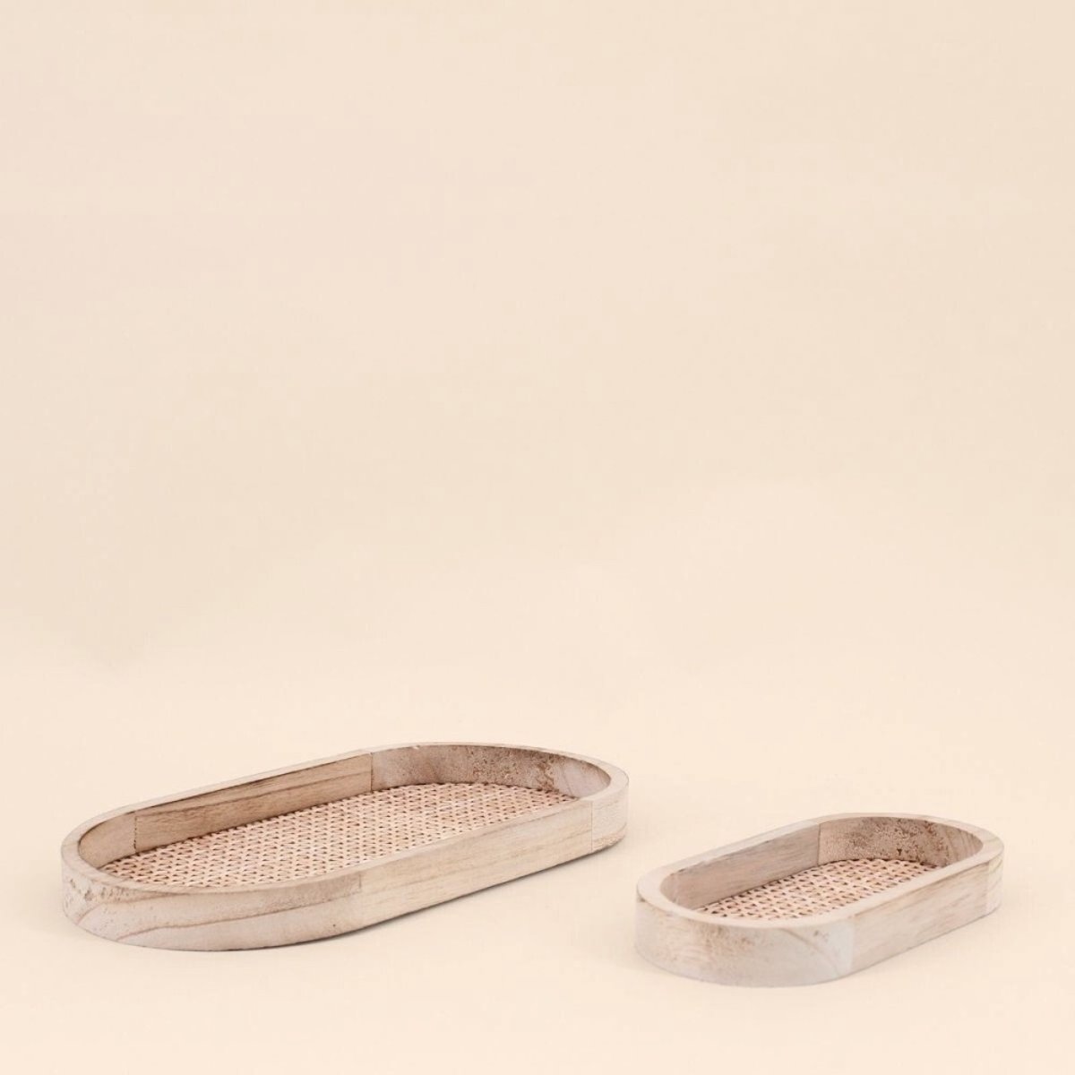 Lot de 2 plateaux ovales en bois et rotin naturel, ORNAMI