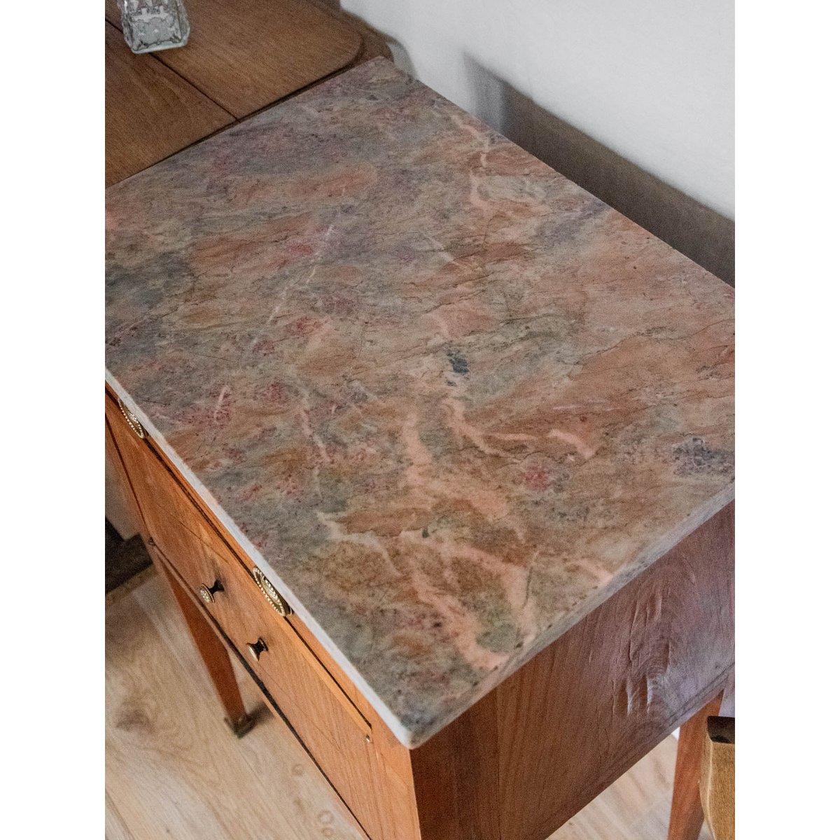 Table de chevet en bois Odile N°648 - Bon état bois foncé, DEBONGOUT