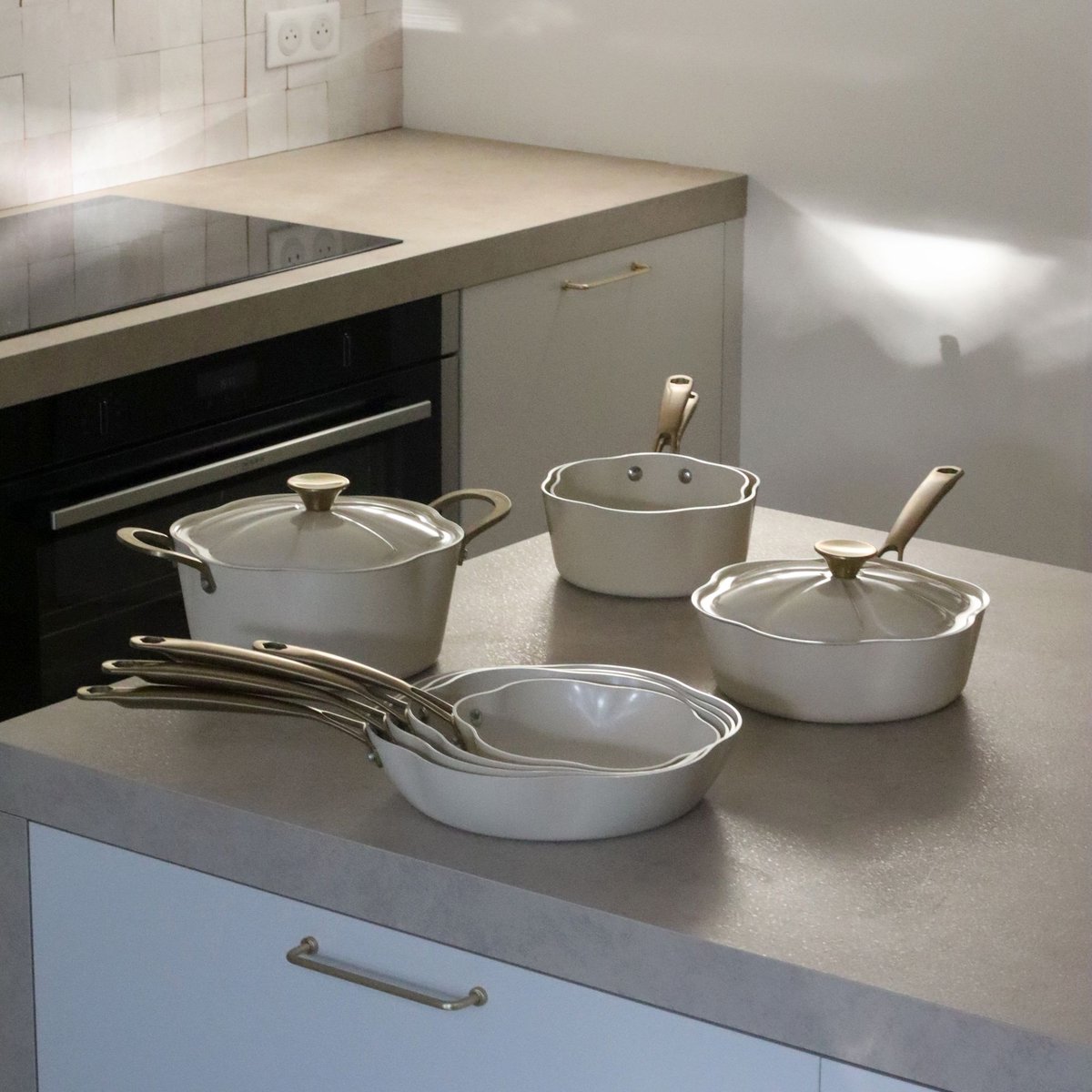 Batterie de cuisine 5 pièces en aluminium recyclé, DAHLIA beige, MENASTYL