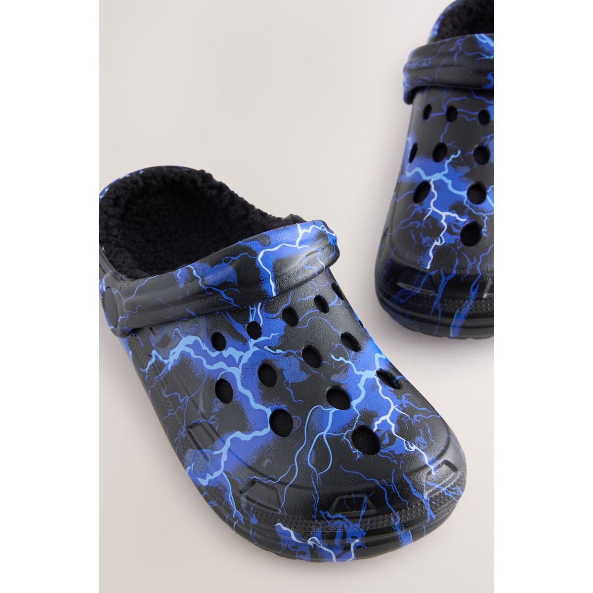 Chaussons style sabots fourrés bleu/noir, NEXT