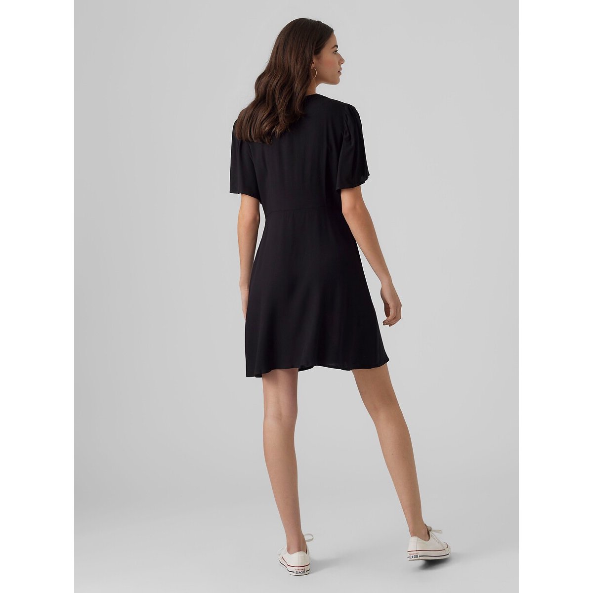 Robe courte manches courtes col V avec ceinture noir, VERO MODA