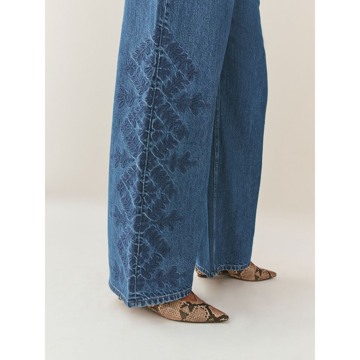 Jean large sablier denim bleu moyen brodé, NEXT