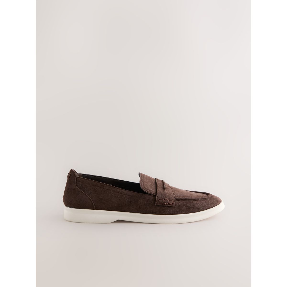 Mocassins en daim à semelle blanche marron chocolat, NEXT