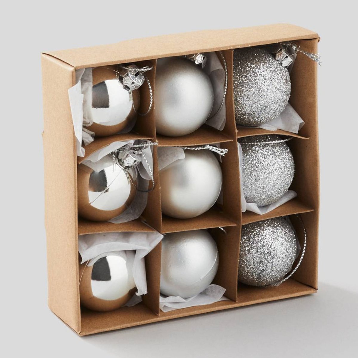 Boite de 9 boules en plastique argent, MONOPRIX