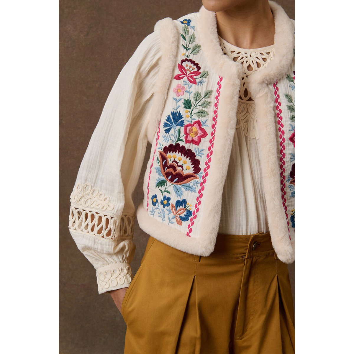 Veste sans manches réversible brodée, RENEE crème, LOUISE MISHA