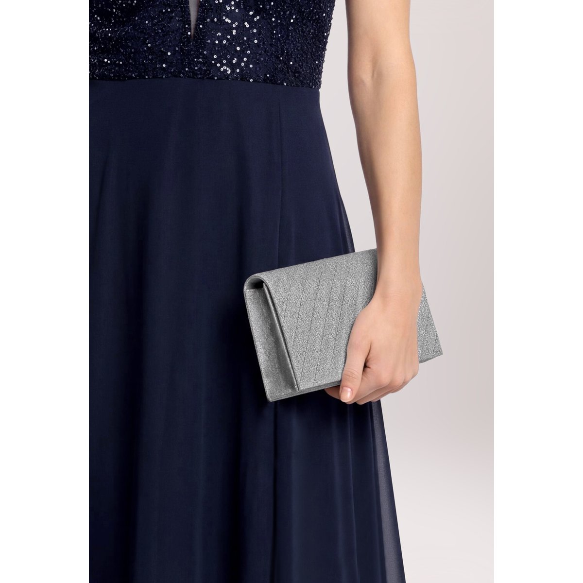 Sac façon pochette au look scintillant gris, VERA MONT