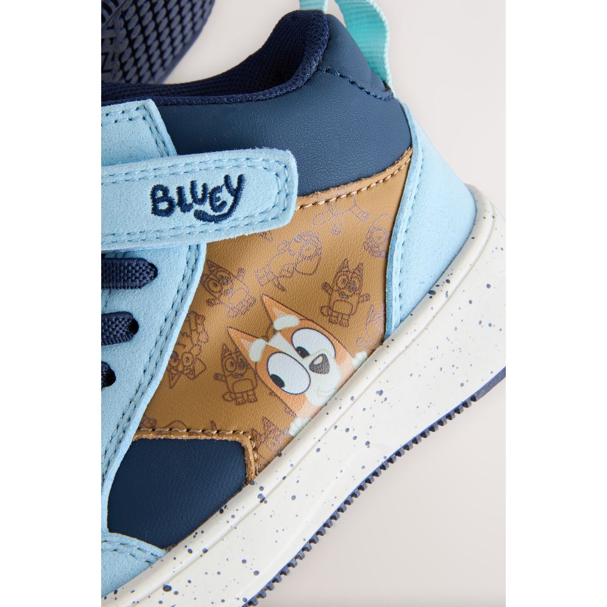 Baskets montantes à lacets élastiques bluey bleu marine/beige, NEXT