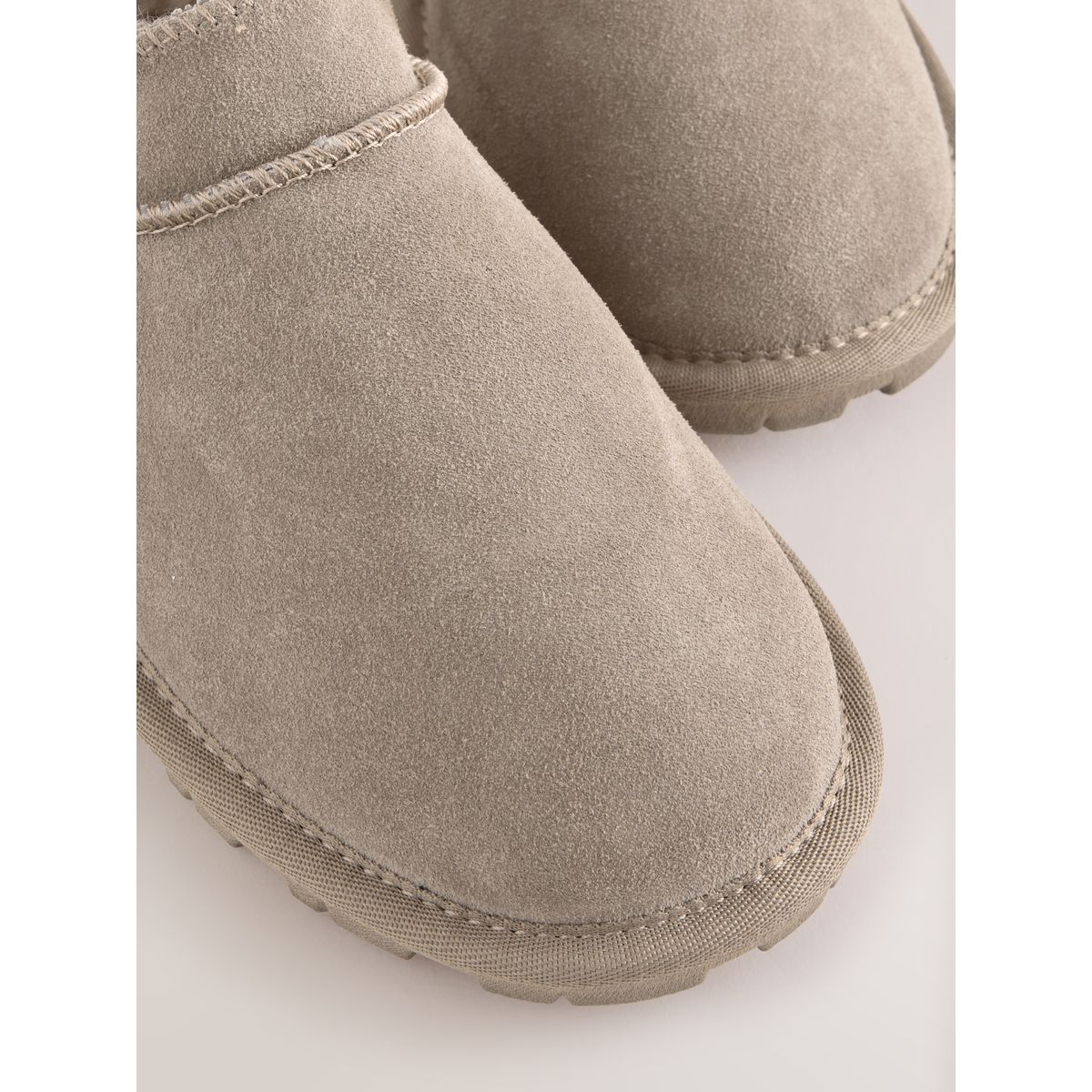 Mini chaussons bottines en daim gris/marron, NEXT