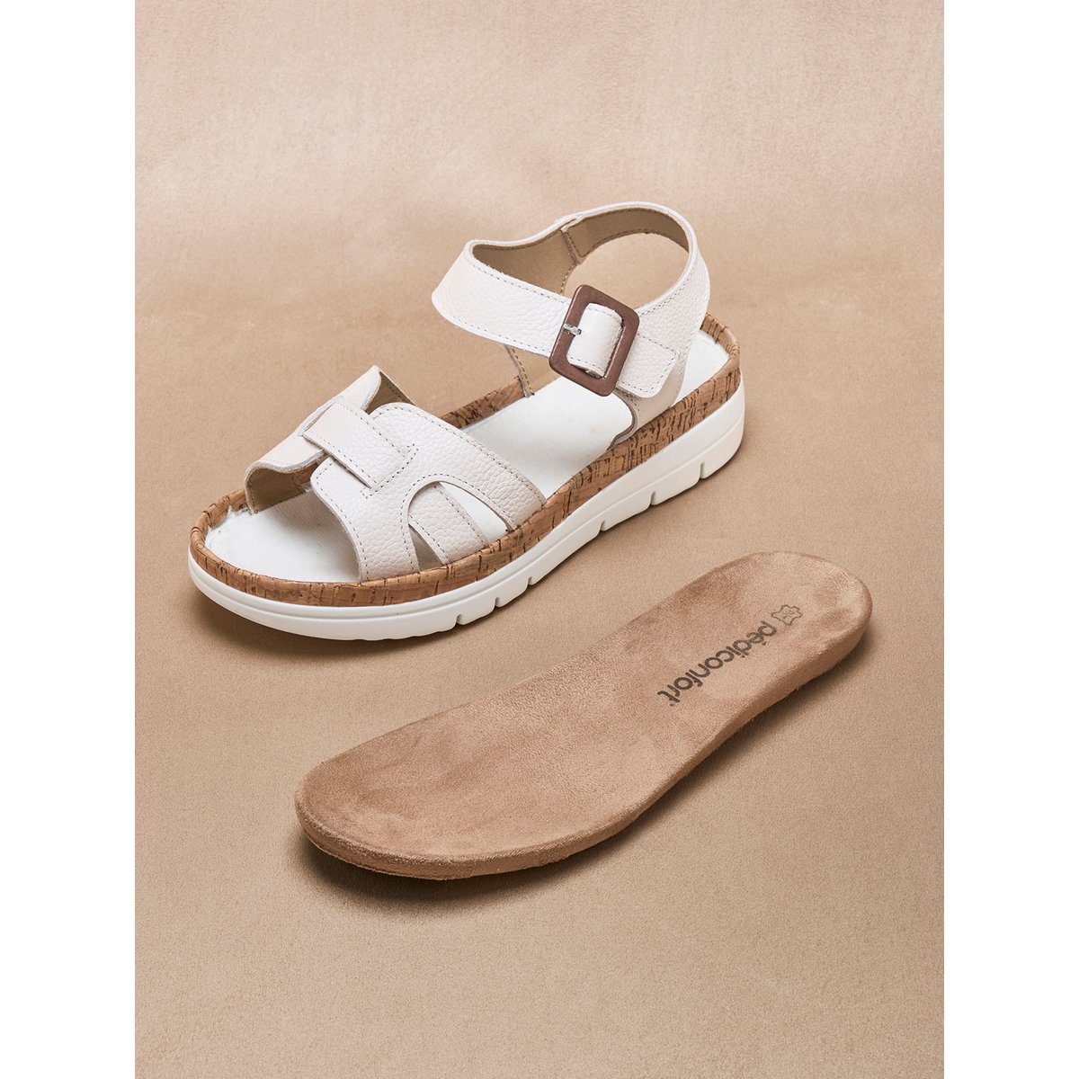 Sandales fermées par scratch beige, PEDICONFORT