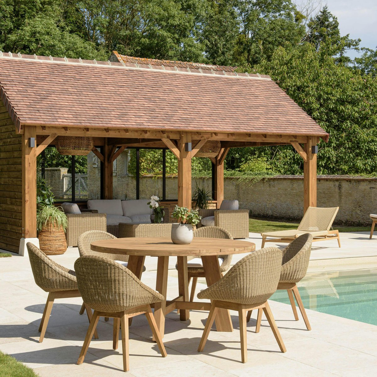 Salon de jardin teck naturel 1 table ronde 150 cm + 6 chaises arrondies résine tressée MANY bois naturel, PIER IMPORT