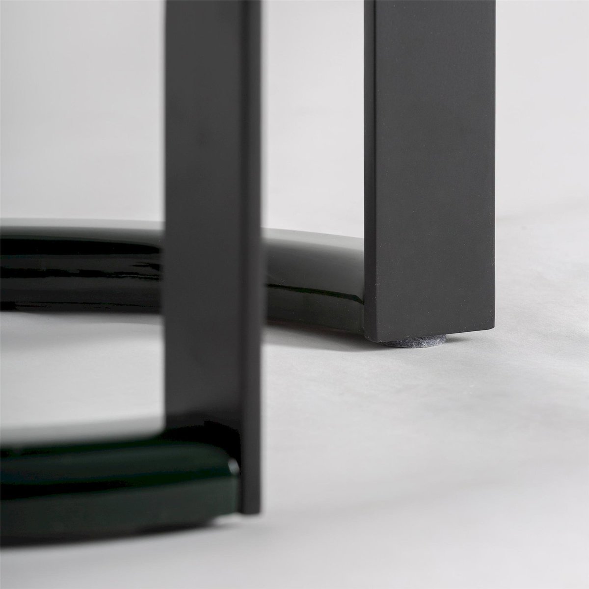 Table d'appoint contemporaine en bois vert laqué et noir, RECOLLECTION