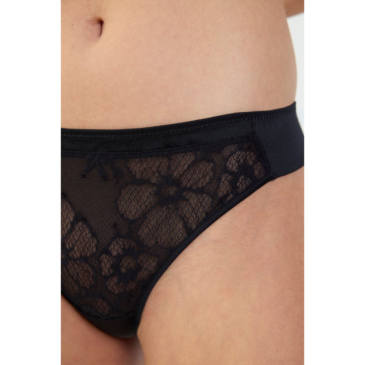 Tanga en dentelle et soie SILK'N LACE noir, MAISON LEJABY