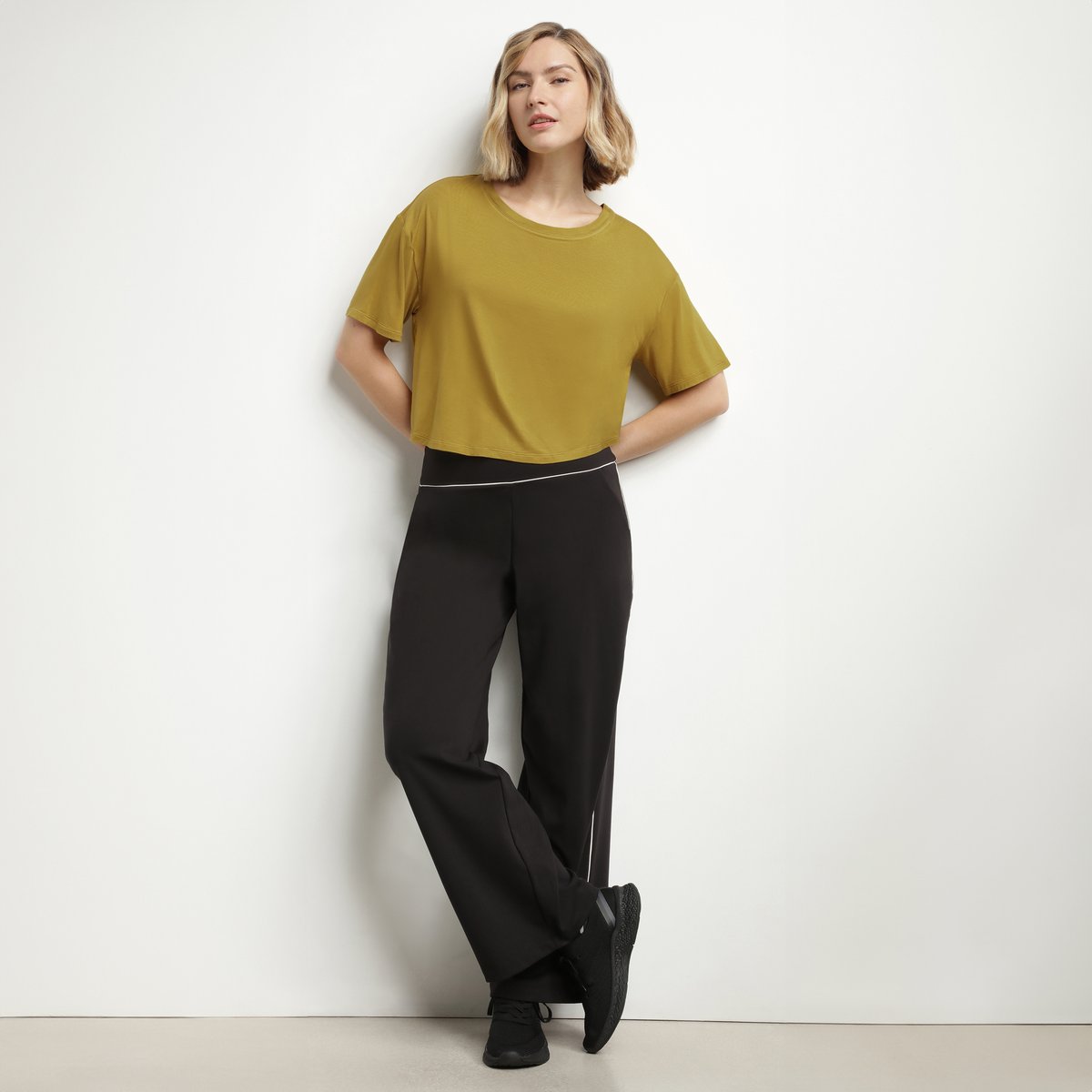T-Shirt Court Col Rond Dim Move jaune, DIM