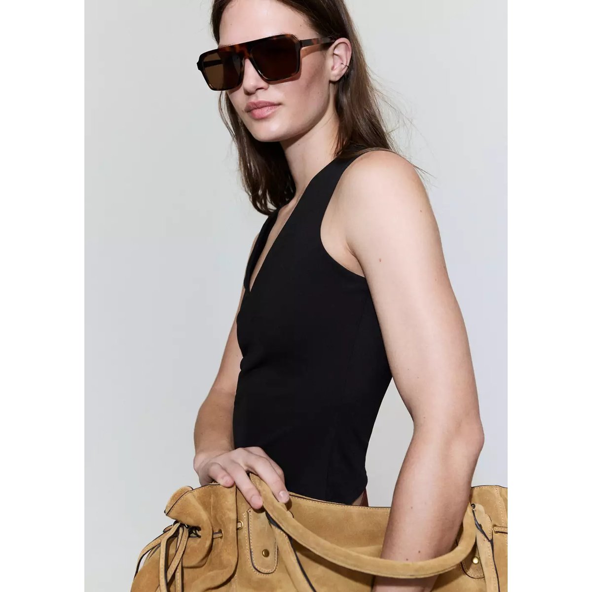 Top ajusté col en V noir, MANGO