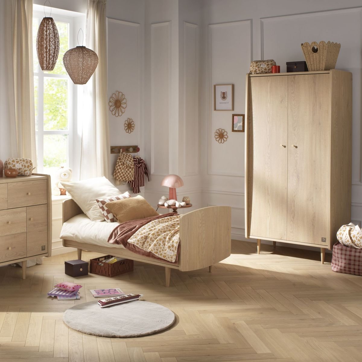 Armoire 2 portes avec pieds bois et poignées métal marron, SAUTHON