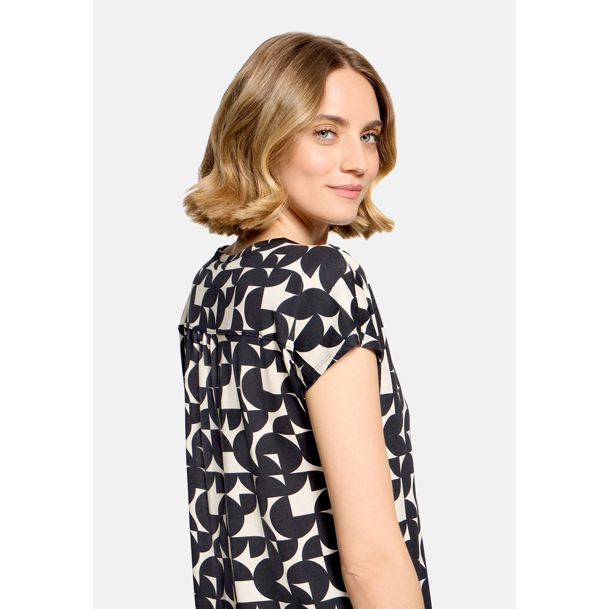 T-shirt façon blouse à élastique noir/blanc, BETTY & CO