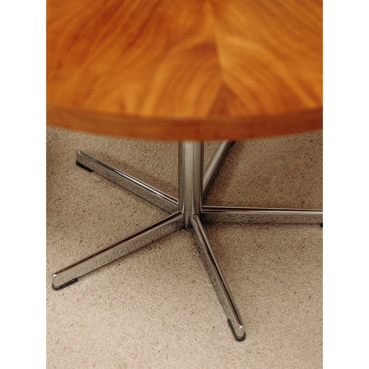 Table à manger ronde au plateau en bois Karla N°1168 - Bon état métal, DEBONGOUT