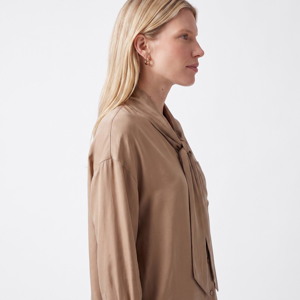 Chemise col lavallière à nouer, manches longues et coupe fluide VALONA beige, ARTLOVE