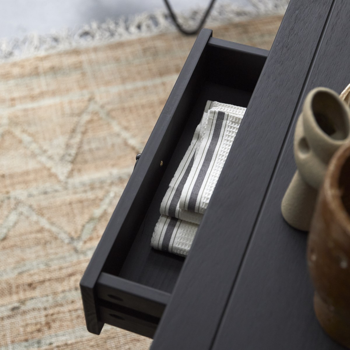 Console en Pin massif, THAKI BLACK noir, TIKAMOON