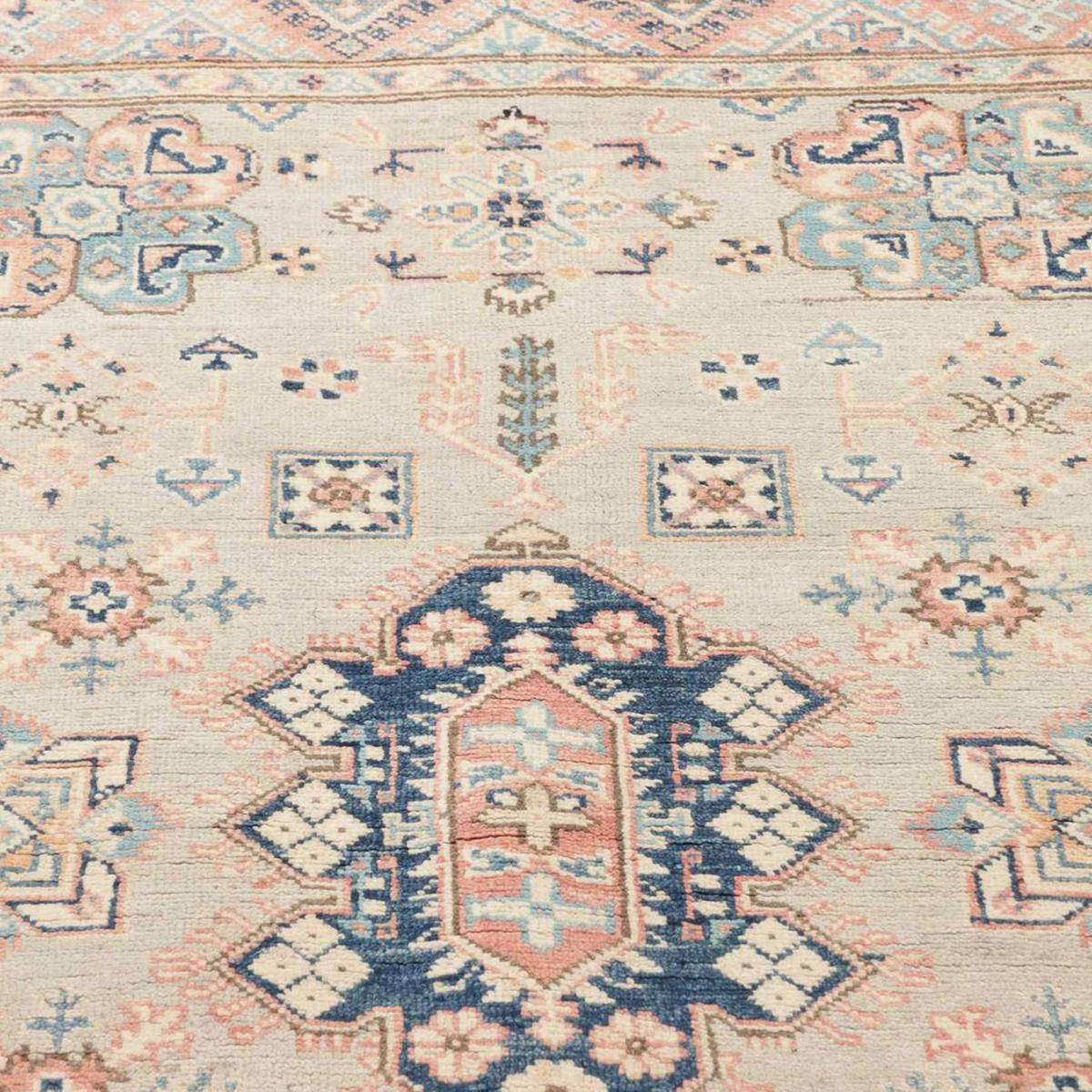 Tapis salon géométrique, noué main en laine, KAZAK CO 56 crème, bleu, rose, UN AMOUR DE TAPIS