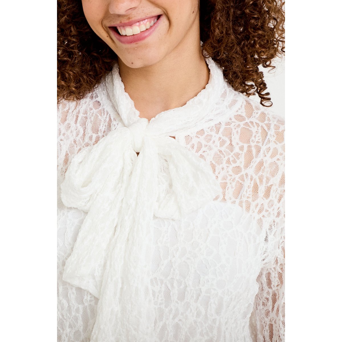 Blouse droite col montant dentelle ecru, CACHE CACHE