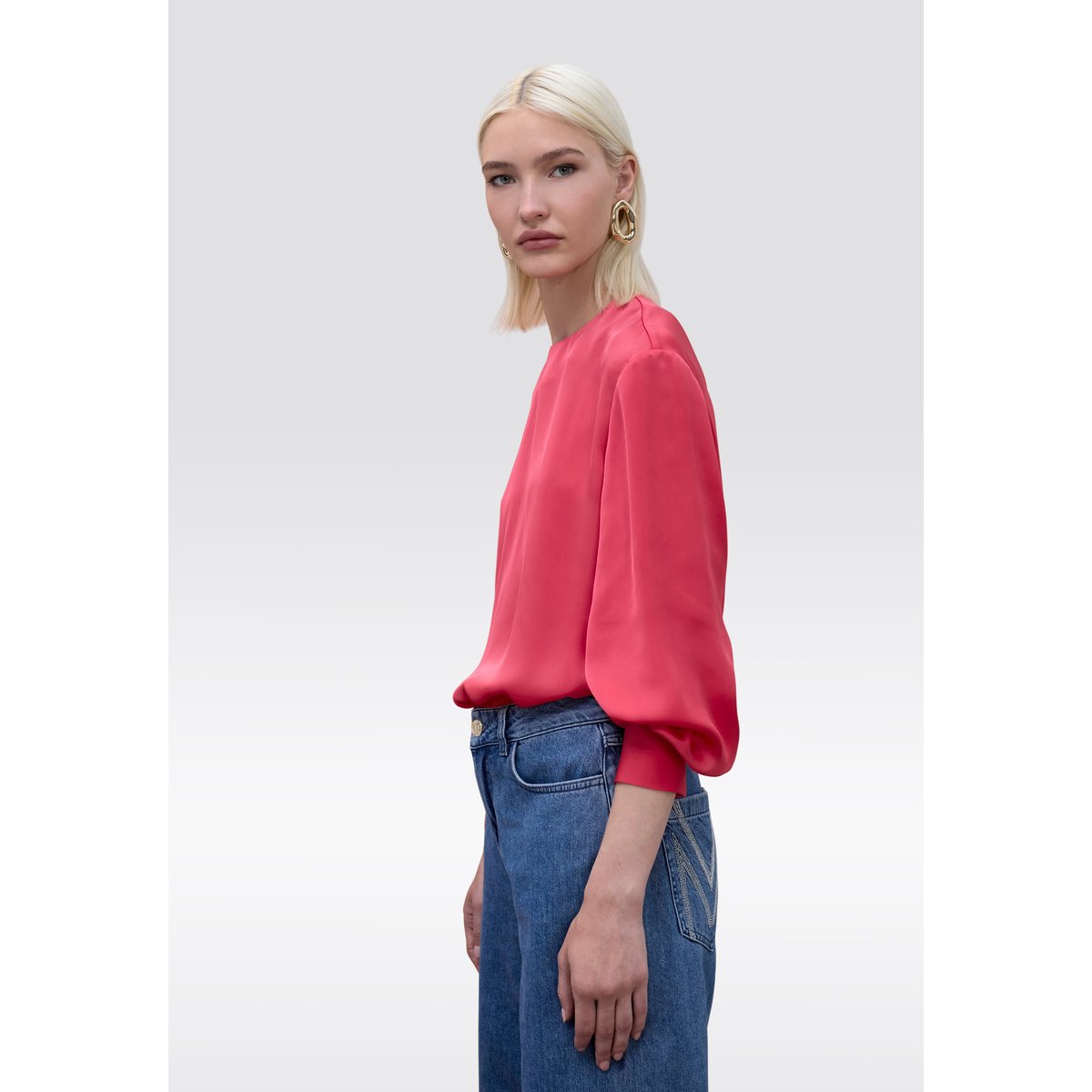 Blouse en satin avec poignets ajustés et boutons dos corail, LOLA CASADEMUNT