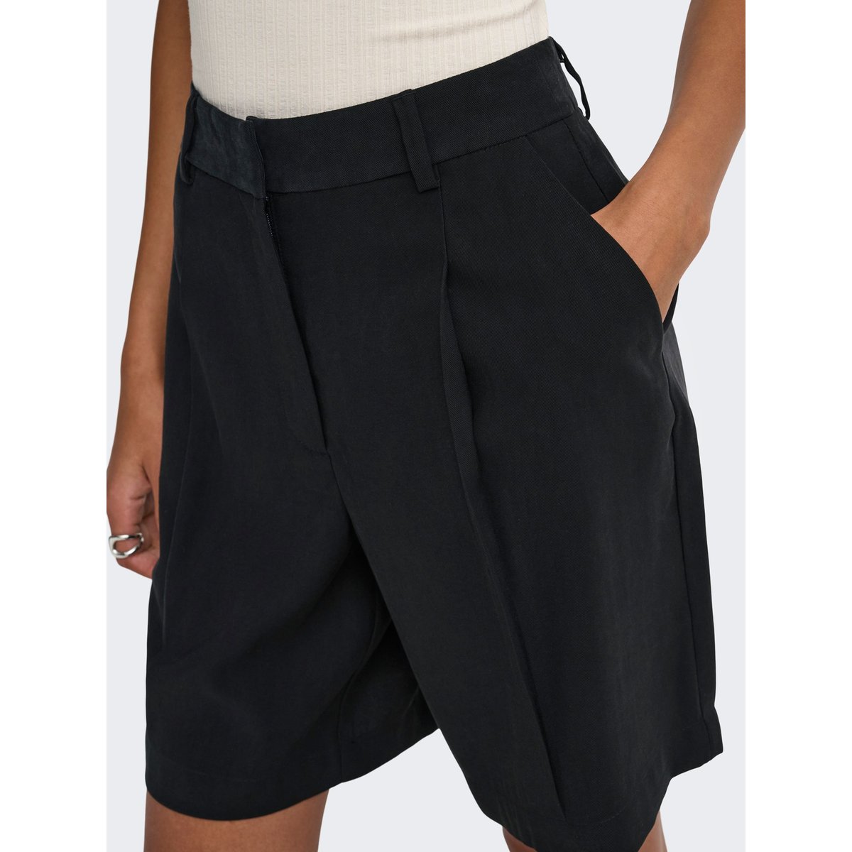 Short De Ville black 1, JDY