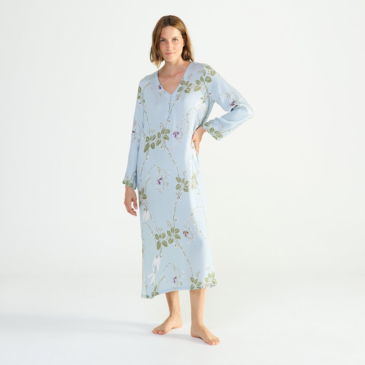 Chemise de nuit longue col v en satin RAMEAU givre, LAURENCE TAVERNIER