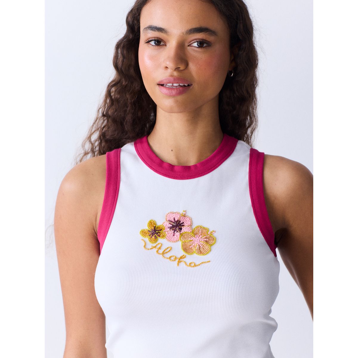 Haut sans manches à motif hibiscus blanc avec des pointes roses, NEXT