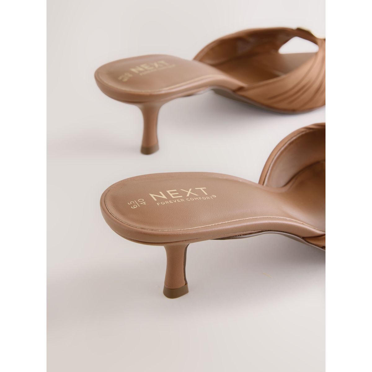 Mules torsadées à fini métal forever comfort® camel, NEXT